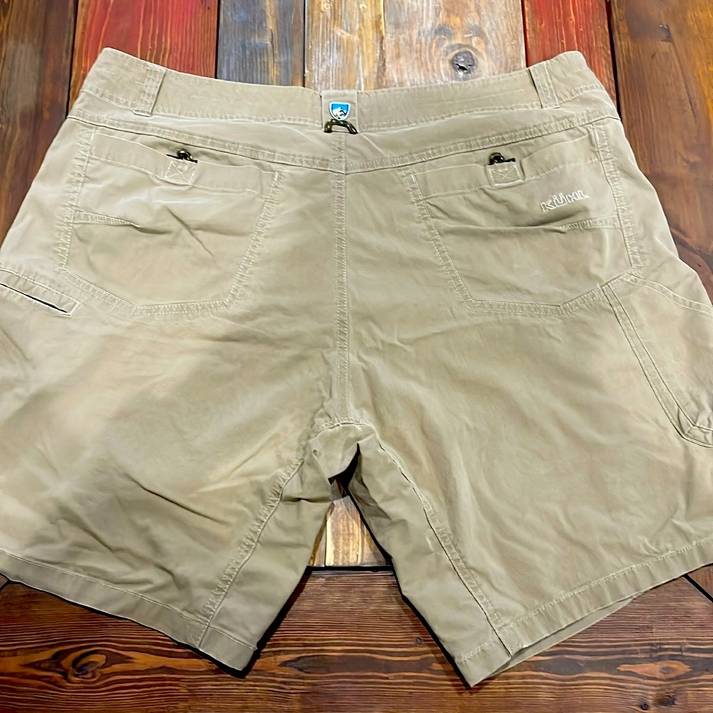 Good condition Kuhl Shorts size 40 inseam is 8 inches